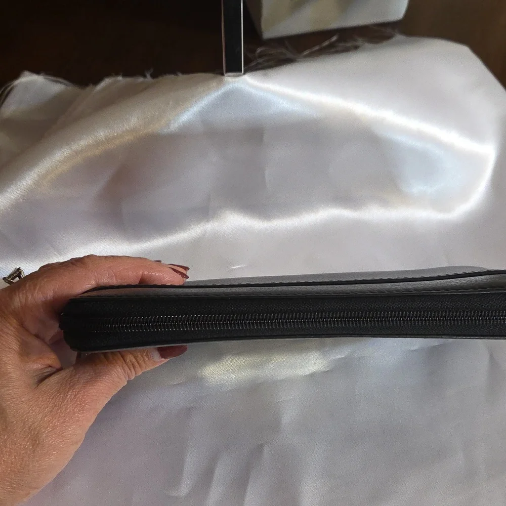 Michael Kors Saratoga Continental Wallet EUC - Picture 4 of 10